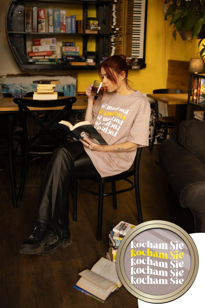 “Kocham Się” – AfirmaTEE w kolorze Kakao 🥛🍫