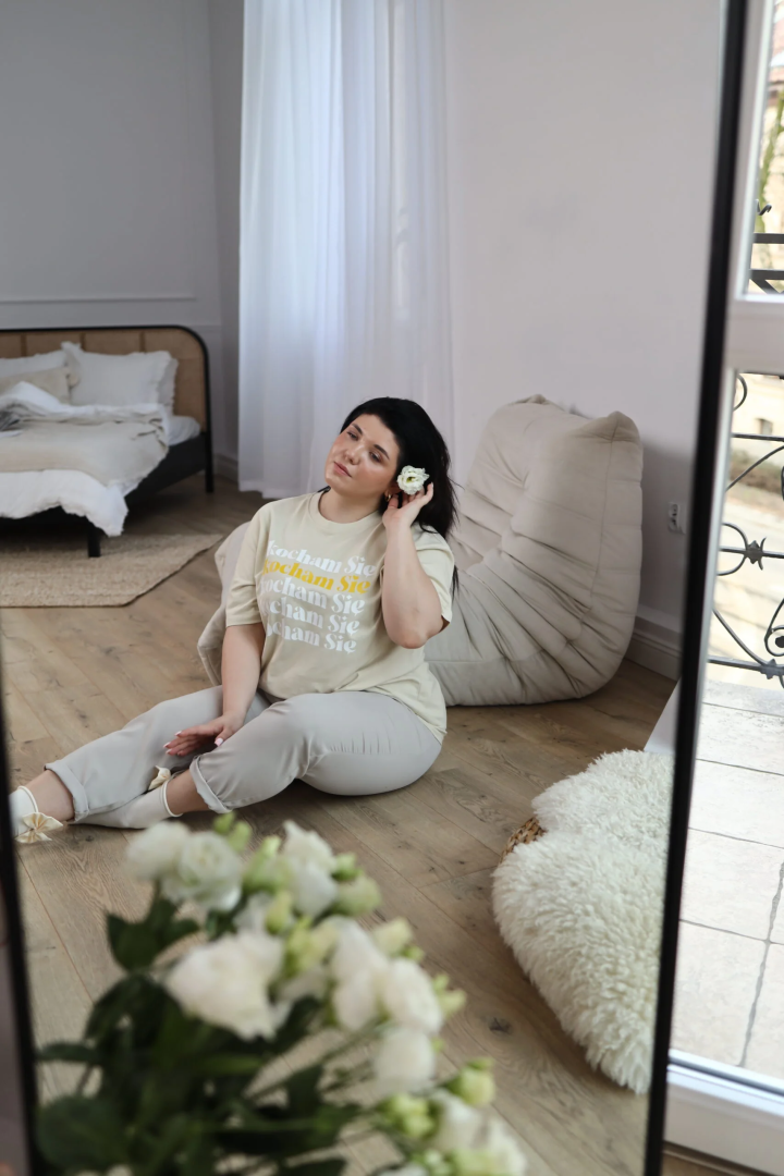 „Kocham Się” – AfirmaTEE w kolorze Chałwy 💛