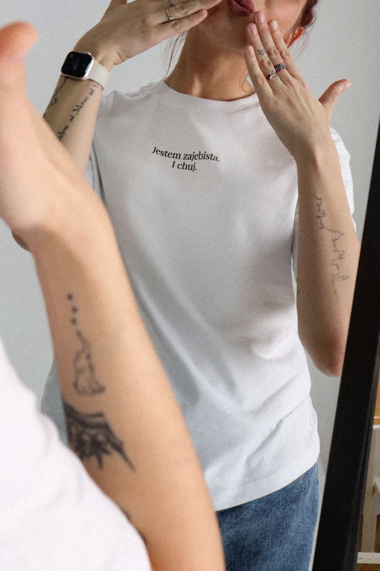 Jestem zajebista i ch*j: biały T-shirt BEZ CENZURY